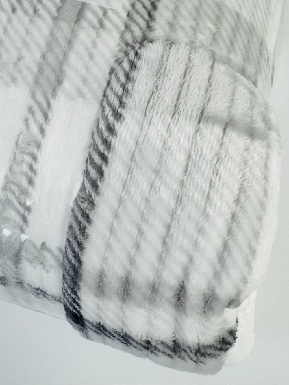 Comfort Bay Plush Plaid King Blanket Super Soft White Gray 104 x 90